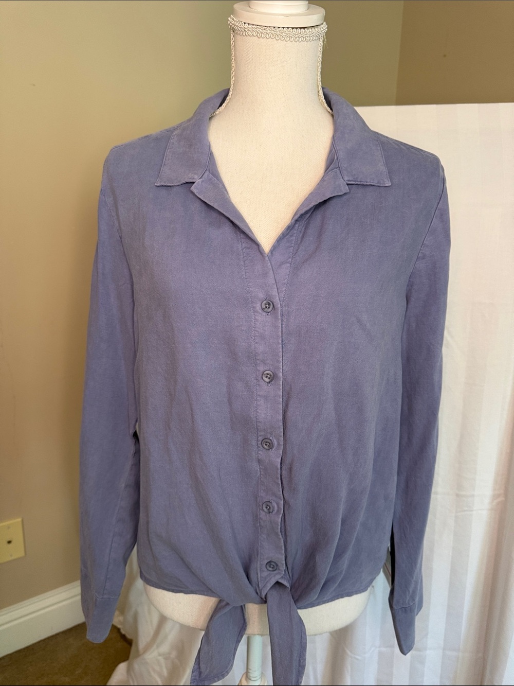 Cloth & Stone brand Women’s Button-Front Tie Hem Top - color “worn well” blue Sm